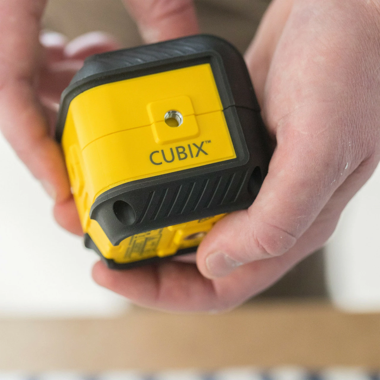 Stanley STHT77498-1 Cubix Red Self Levelling Cross Line Laser With Bracket & Pouch - Image 7