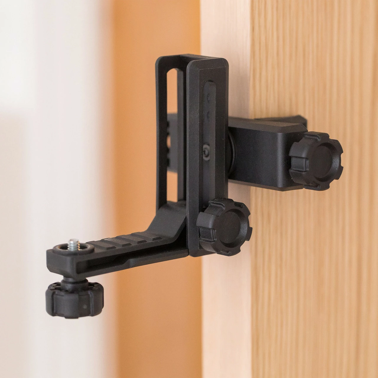 Stanley STHT77498-1 Cubix Red Self Levelling Cross Line Laser With Bracket & Pouch - Image 10