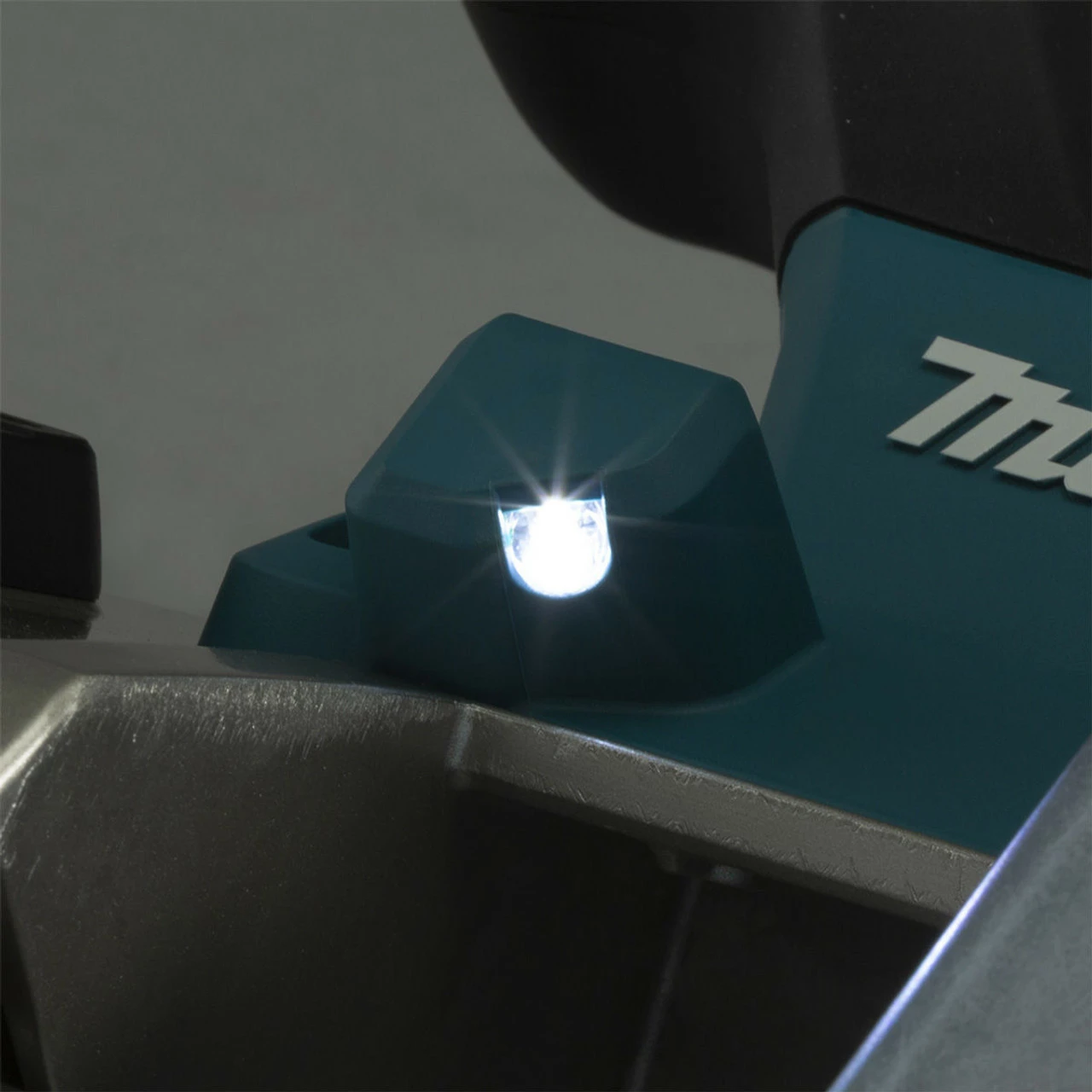 Makita DPB182Z 18V LXT Portable Band Saw (Body Only) - Image 4