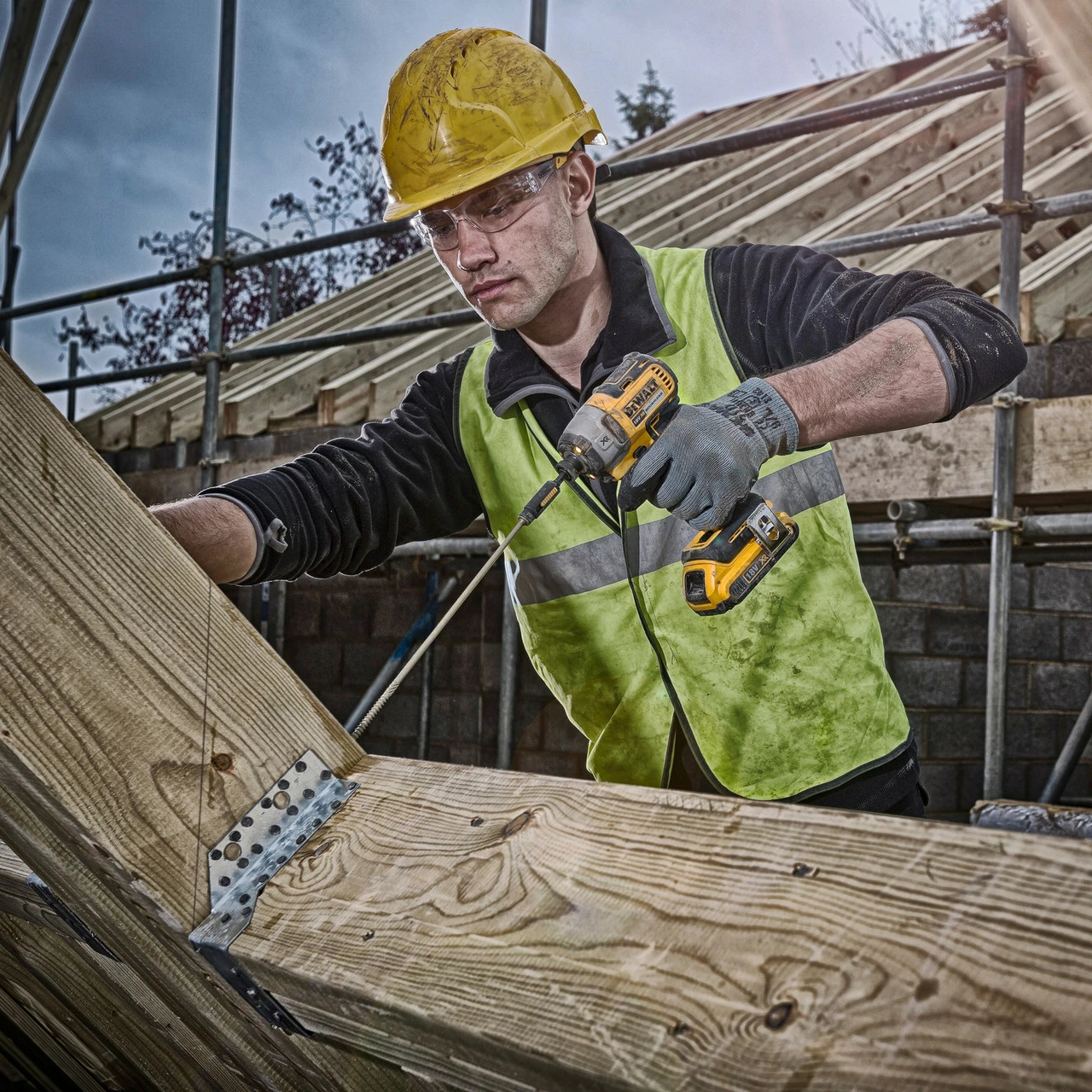 Dewalt DCK266P2LR 18V XR Combi Drill & Impact Driver Twin Pack Lanyard Ready (2 X 5.0Ah Batteries) - Image 5