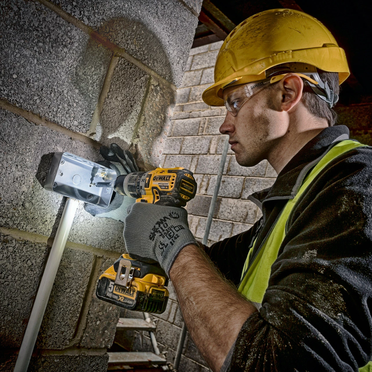 Dewalt DCK266P2LR 18V XR Combi Drill & Impact Driver Twin Pack Lanyard Ready (2 X 5.0Ah Batteries) - Image 4