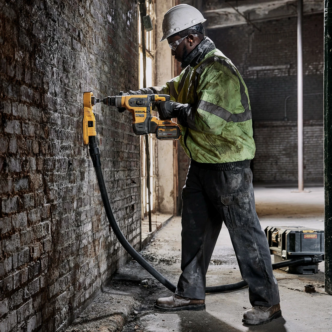 Dewalt DCH417NT 54V XR 32mm Flexvolt SDS Plus Rotary Hammer With QCC (Body Only) - Image 3