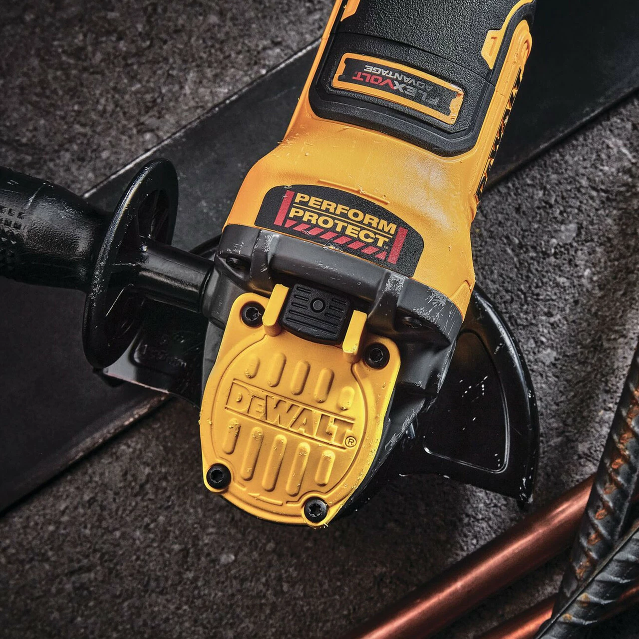 Dewalt DCG409H2T 18V XR 5 Inch/125mm Brushless Angle Grinder (2 X 5.0Ah Powerstack Batteries) - Image 3