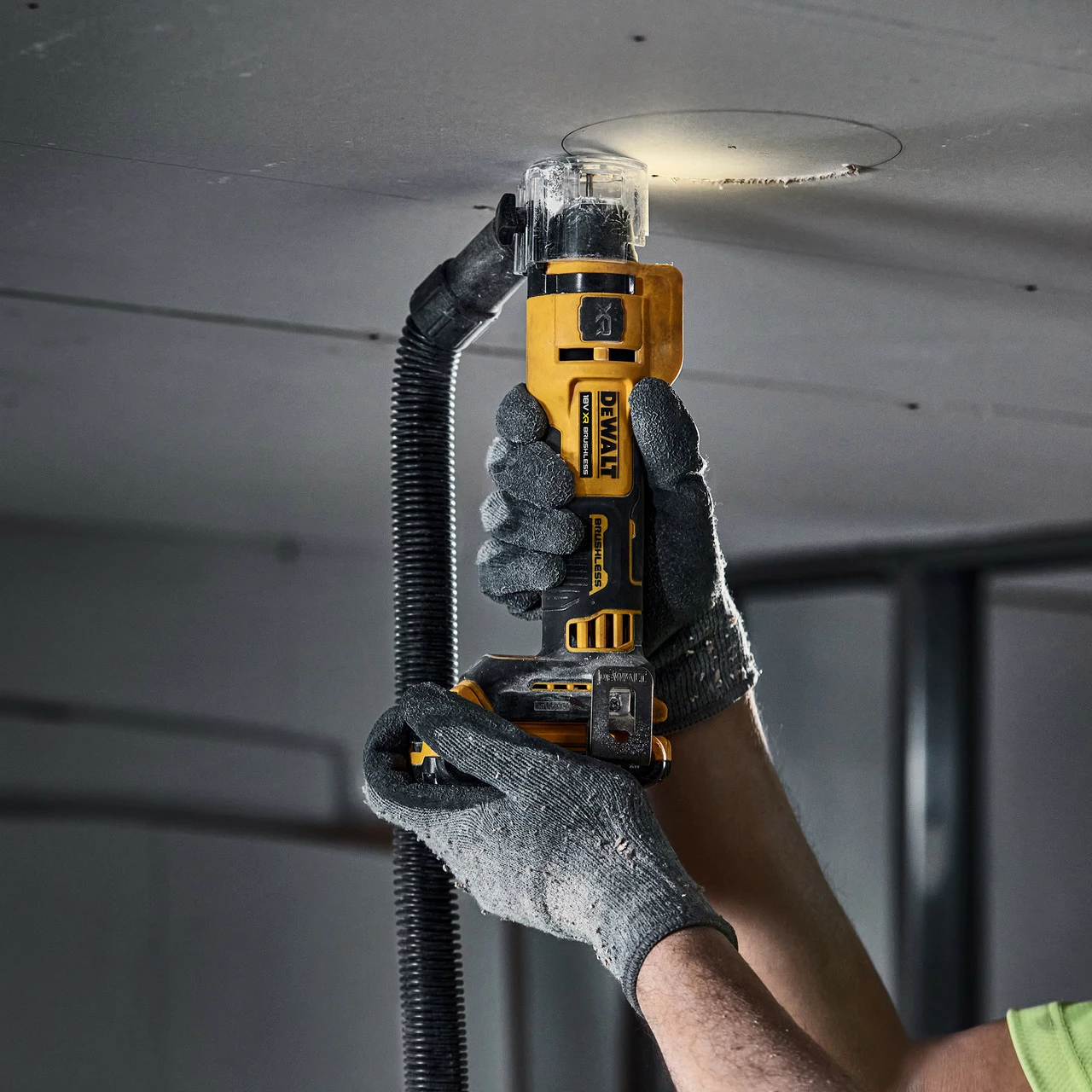 Dewalt DCE555N 18V XR Brushless Drywall Cut Out Tool (Body Only) - Image 7